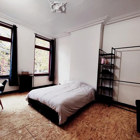 Private Industrial Room 2 In Center Of Charleroi Ngoại thất bức ảnh