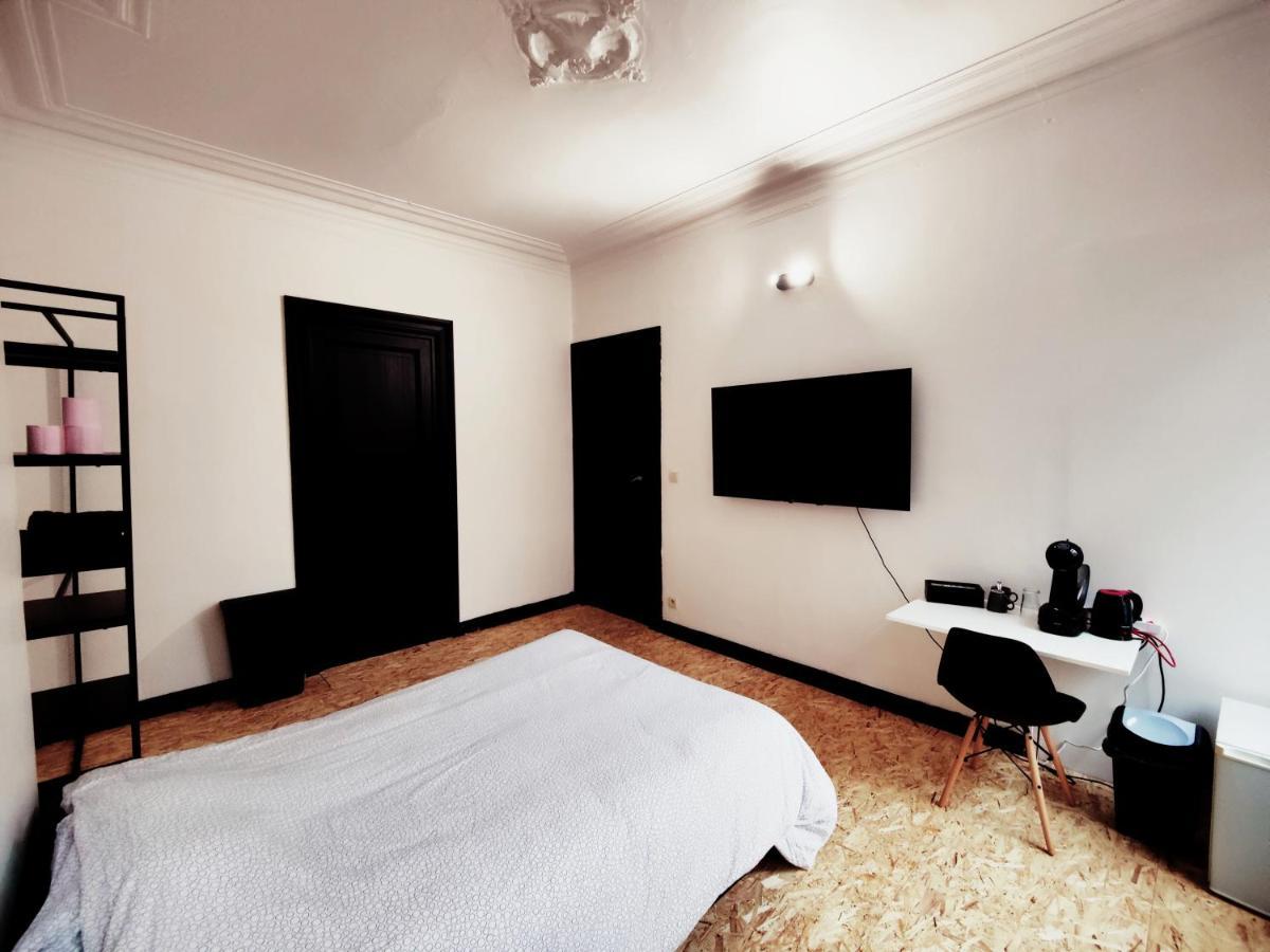 Private Industrial Room 2 In Center Of Charleroi Ngoại thất bức ảnh